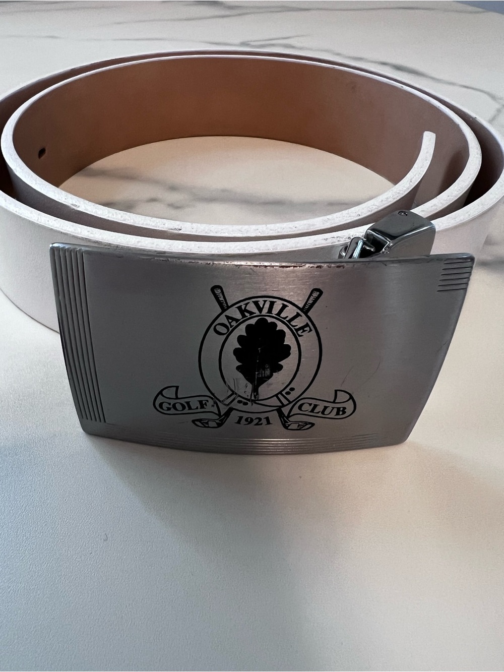 Oakville Golf Club White Leather Belt with Crested Chrome Buckle Size 32-36